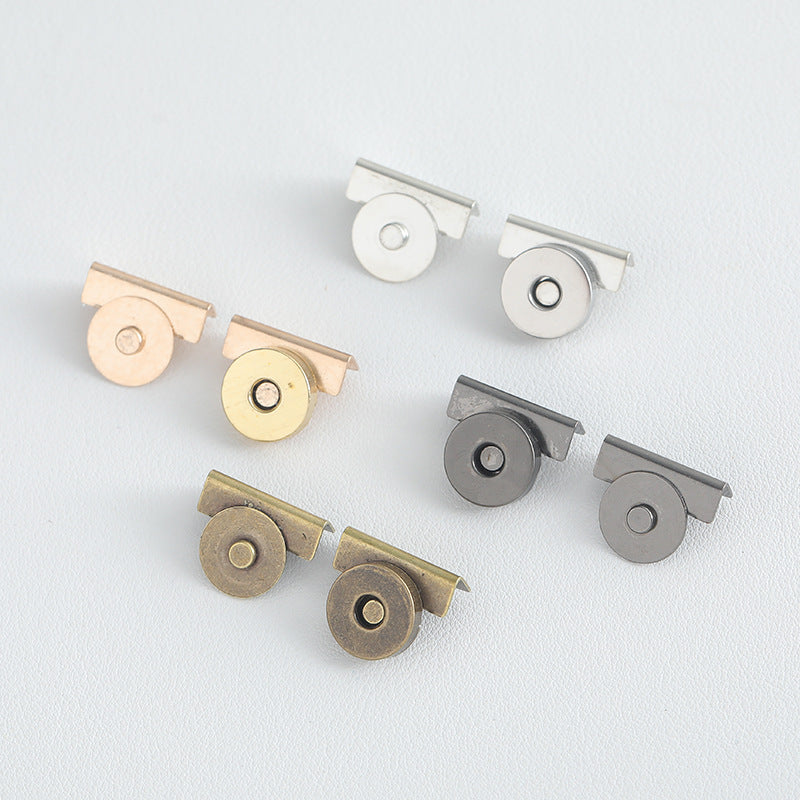 Metal seamless magnetic buckle