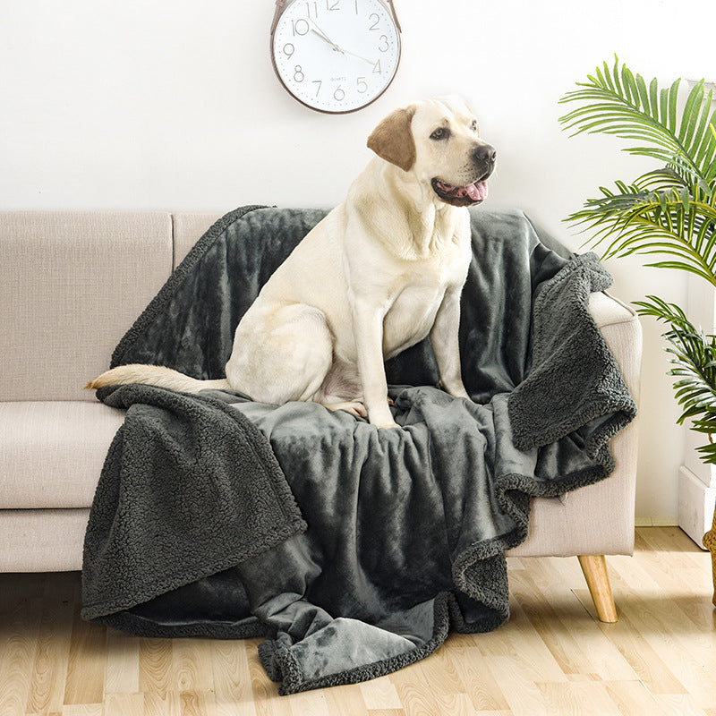 Waterproof and urine-proof pet blanket